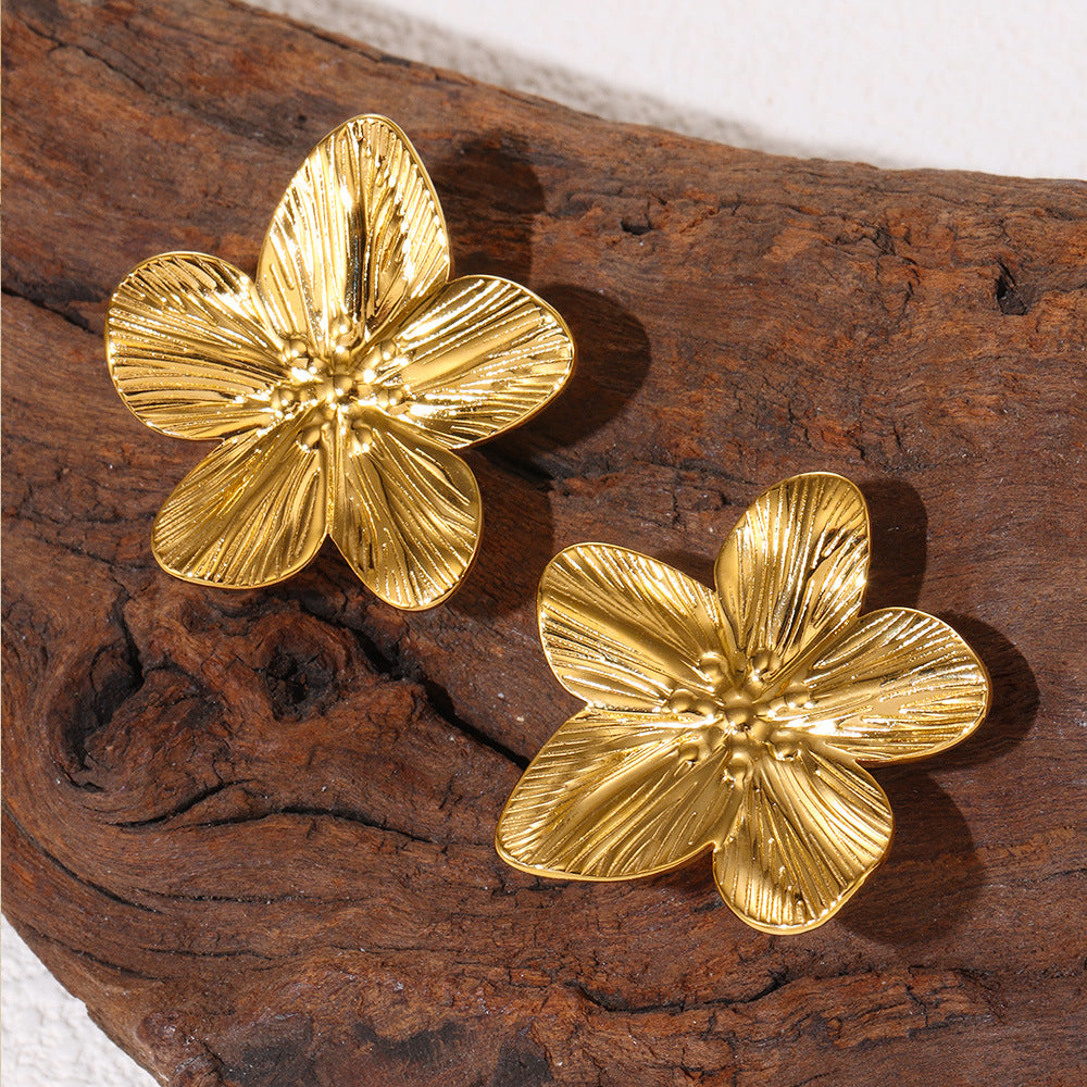 Popular stainless steel exaggerated flower earrings women's French fashion light luxury personalized small flower stud earrings