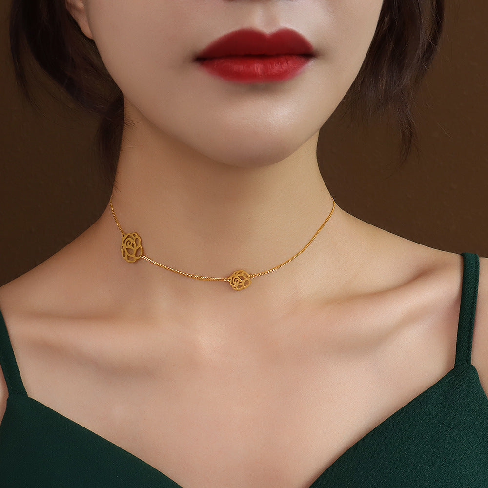MARKA simple temperament clavicle black rose clavicle necklace small skirt necklace titanium steel plated 18K gold