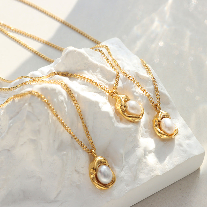 Titanium steel gold-plated fashion Cuban chain niche design sense natural freshwater pearl inlaid special-shaped pendant necklace 99