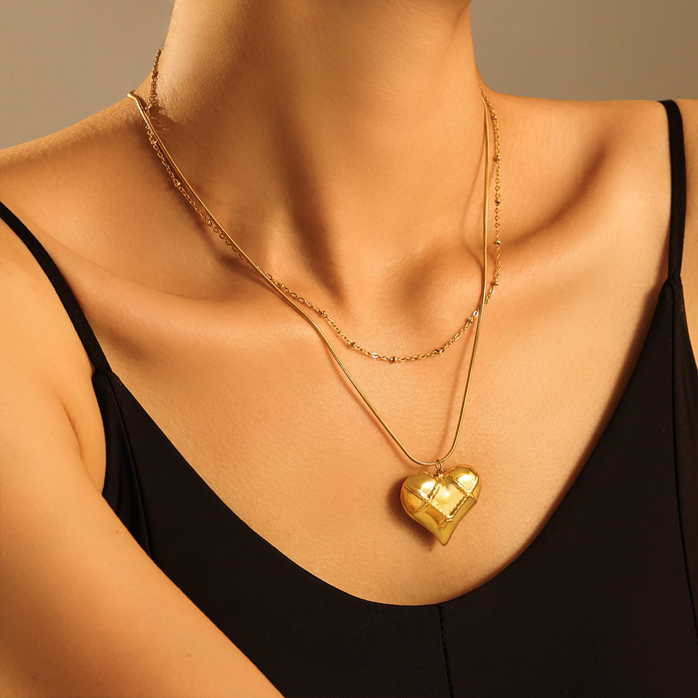 Hollow plaid love pendant necklace stainless steel plated 18K real gold stacked chic wind collarbone chain women