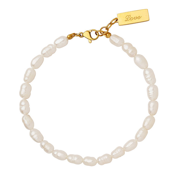Titanium steel plated 18K gold English letter square pendant medium antique temperament freshwater pearl bracelet bracelet 99