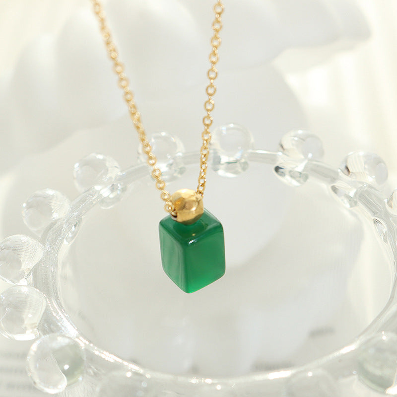 Neutral style retro design sense personalized fashion emerald glass pendant necklace non-fading titanium steel gold-plated jewelry
