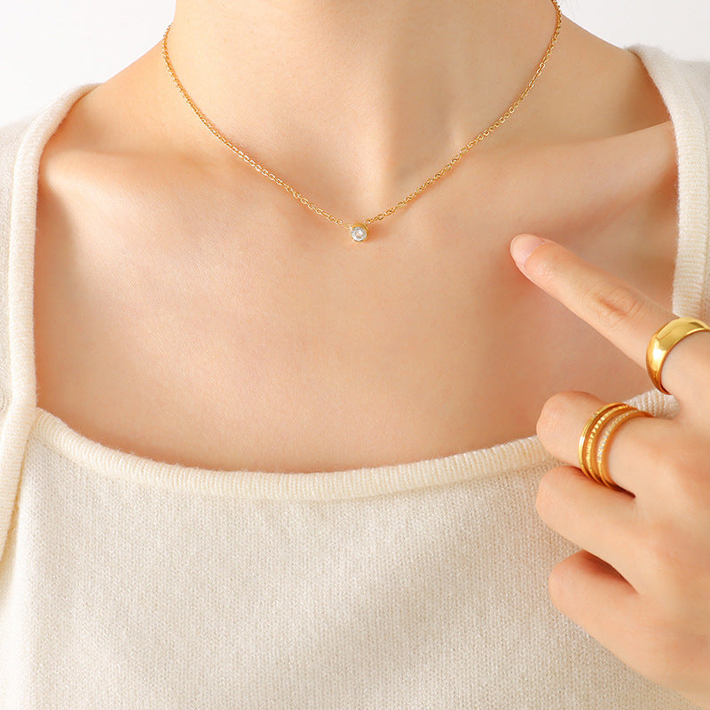 Versatile zircon single diamond light luxury collarbone chain titanium steel necklace 18K gold non-fading girls jewelry