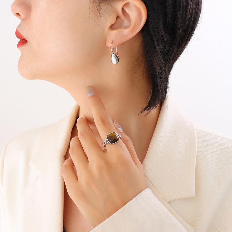 Personality, creativity, elegance, temperament, fashion trend, water drop earrings, Hong Kong wind titanium steel gold-plated niche ear hooks that do not fade