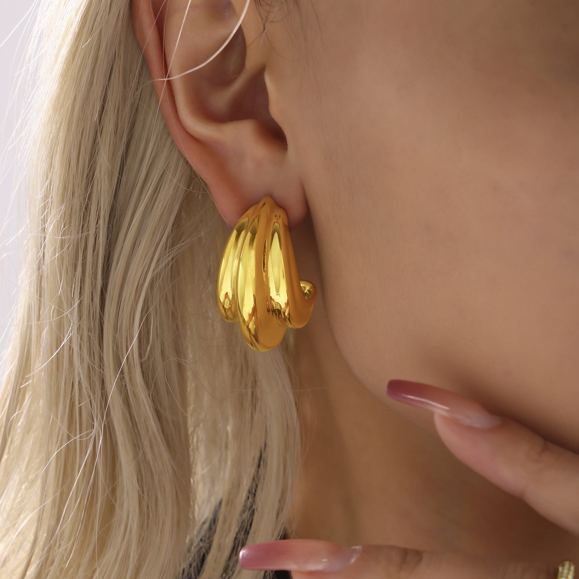 Stainless steel multi-layer C-shaped curved heavy industry polished texture earrings PVD plated 18K real gold Internet celebrity stud earrings