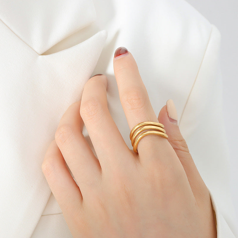 High-end fashion titanium steel plated with 18K gold does not fade, personalized fashion light luxury versatile ring jewelry women's wholesale