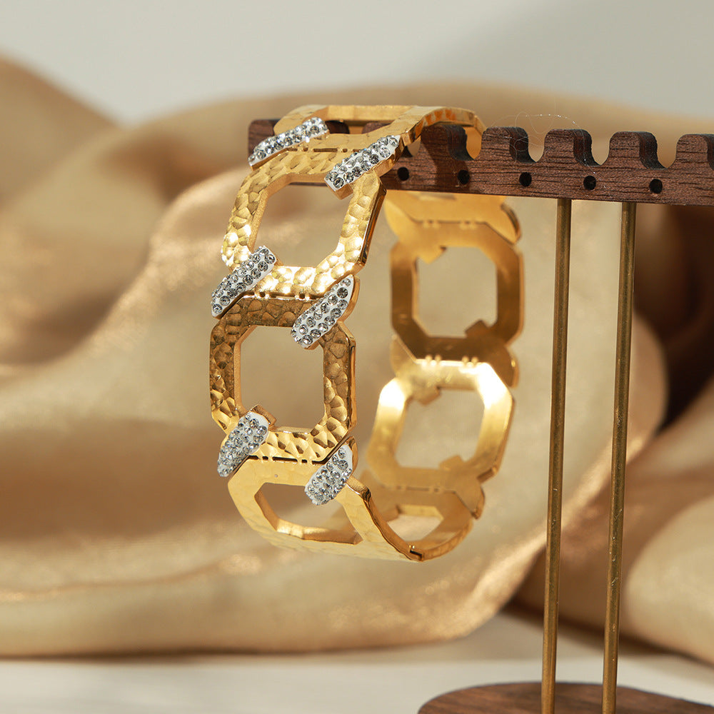 Personalized fashion versatile light luxury new titanium steel gold-plated diamond hollow geometric square bracelet jewelry wholesale