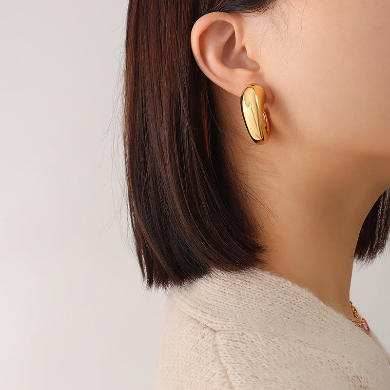 Autumn and winter new niche C-shaped geometric earrings metal cold wind earrings titanium steel plated 18K real gold ear jewelry
