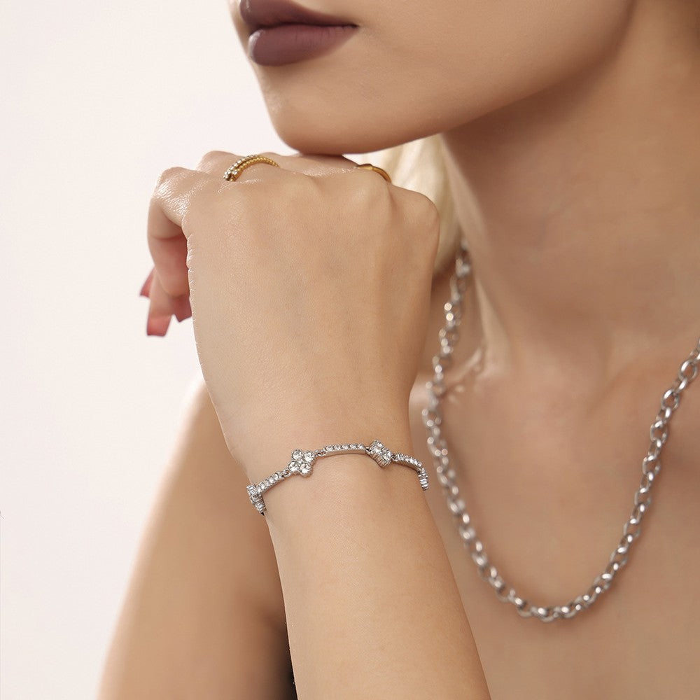 Titanium steel gypsy star super flash four-leaf flower handmade zircon bracelet PVD plated real gold non-fading jewelry