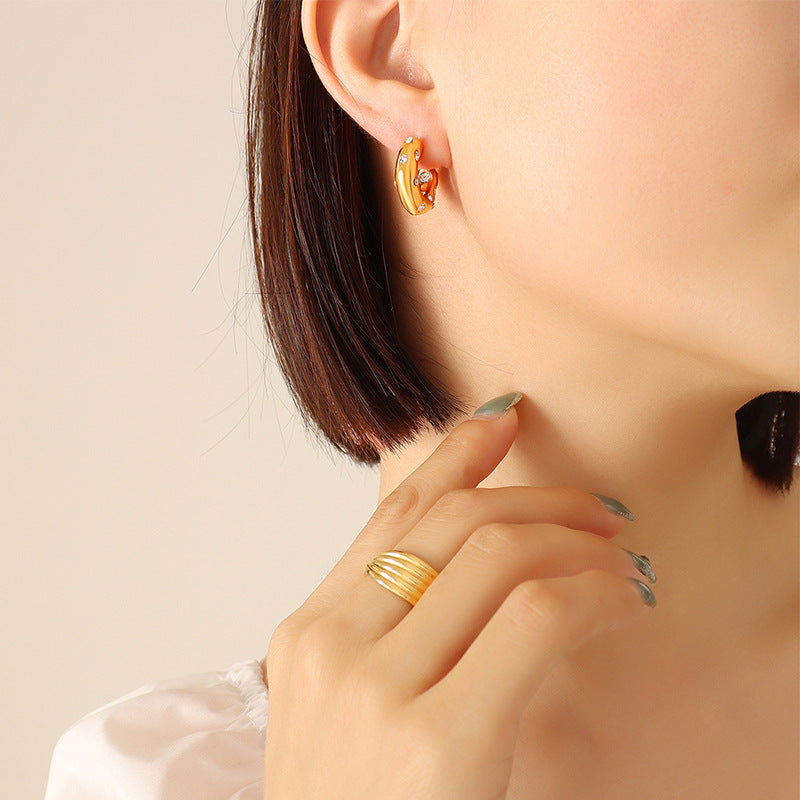 Hot-selling titanium steel gold-plated imitation pearl zircon inlaid C-shaped earrings retro temperament personalized earrings 99