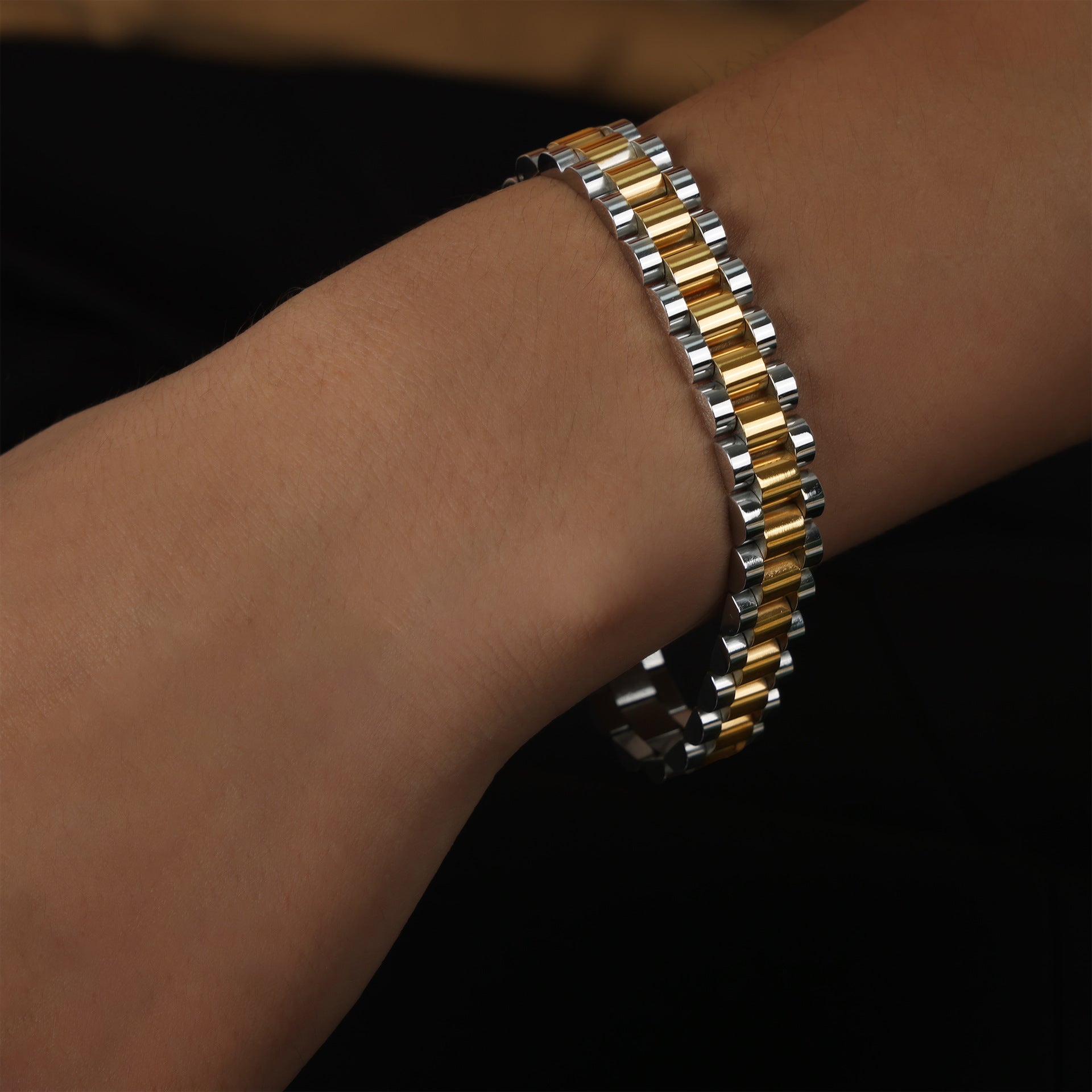 New high-end fashion versatile personality niche design titanium steel gold-plated chain texture bracelet jewelry women