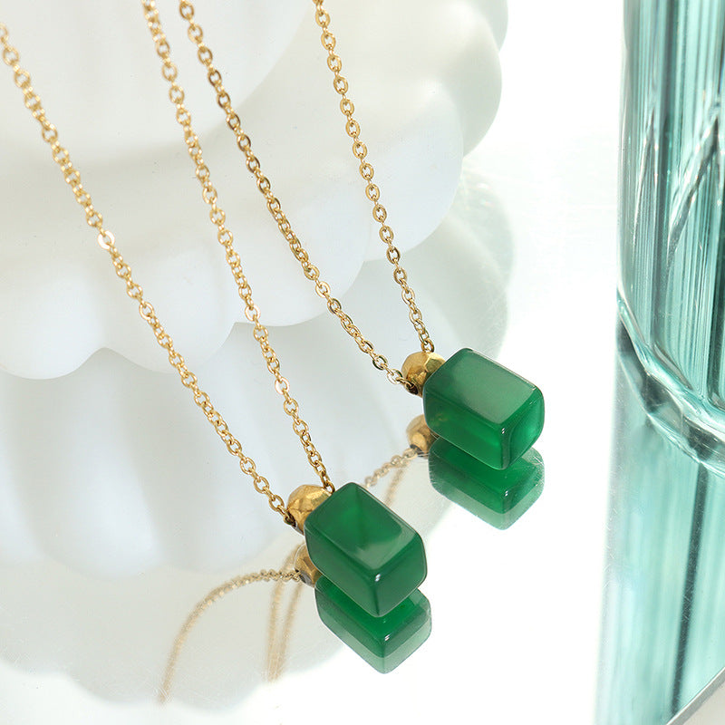 Neutral style retro design sense personalized fashion emerald glass pendant necklace non-fading titanium steel gold-plated jewelry