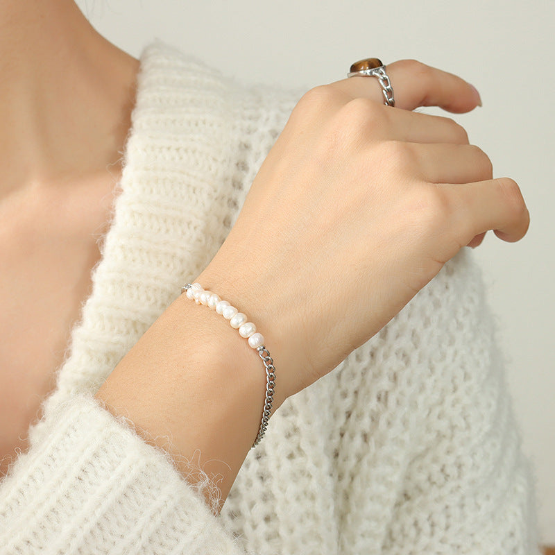 Simple girl girlfriend gift bracelet titanium steel gold-plated chain freshwater pearl beaded retro style does not fade hand jewelry pp