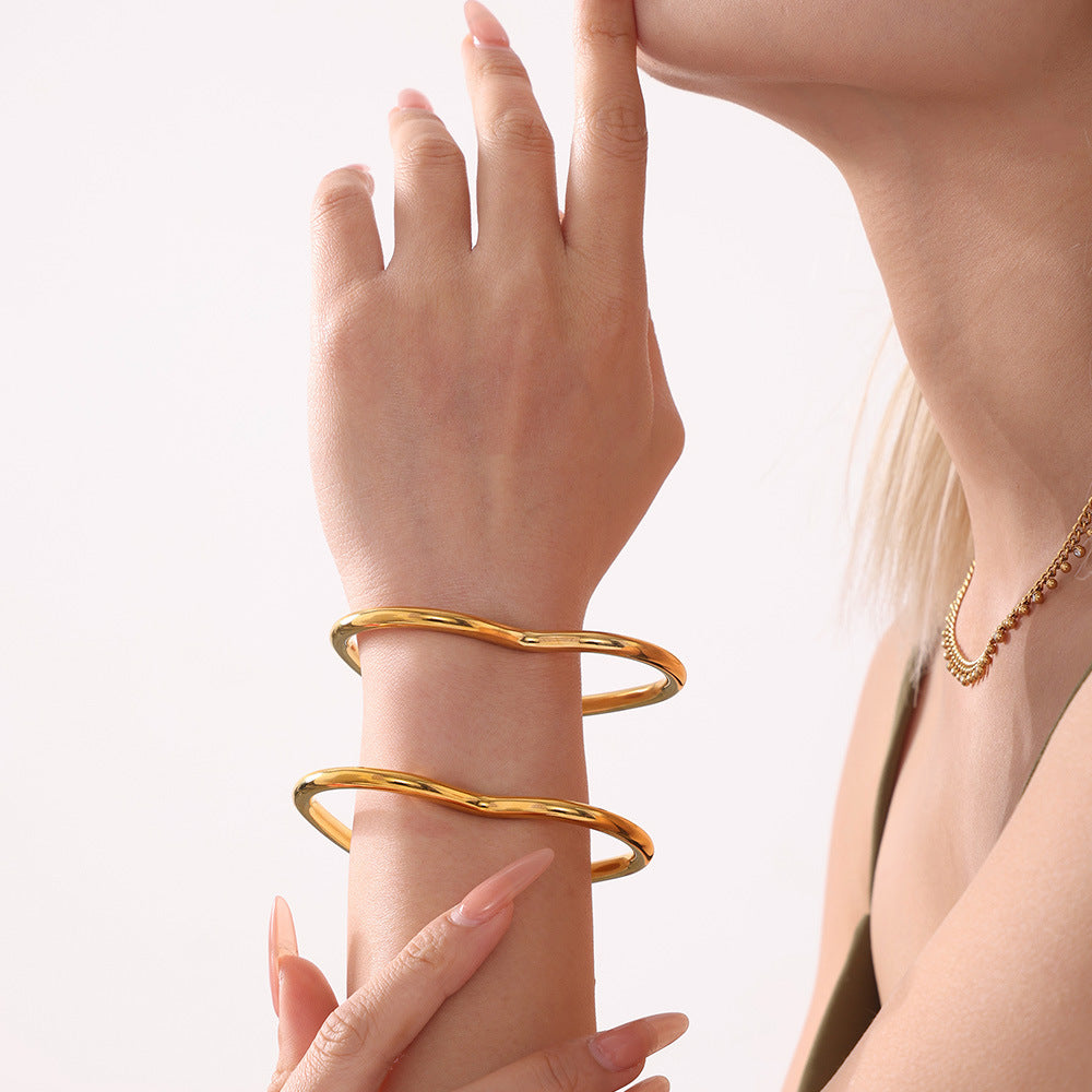 Independent Station Niche Design Sense Love Closed Bracelet Titanium Steel Plated 18k Real Gold Heart Textured Bracelet
