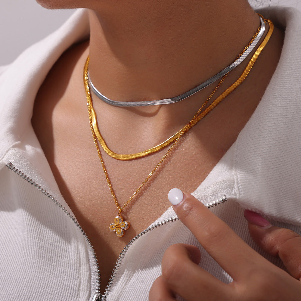 Fashion commuter simple personality versatile blade chain jewelry four-leaf clover inlaid zircon pendant titanium steel gold-plated necklace pp