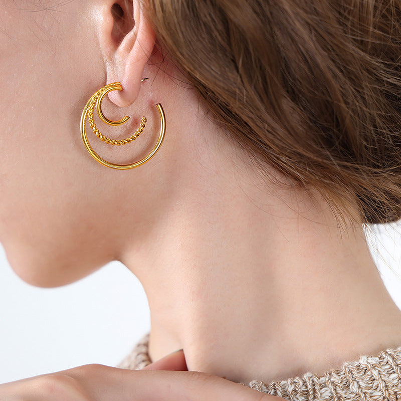 Hot-selling Internet celebrities with the same fashion light luxury niche earrings Titanium steel plated 18K gold versatile C-shaped earrings women's jewelry