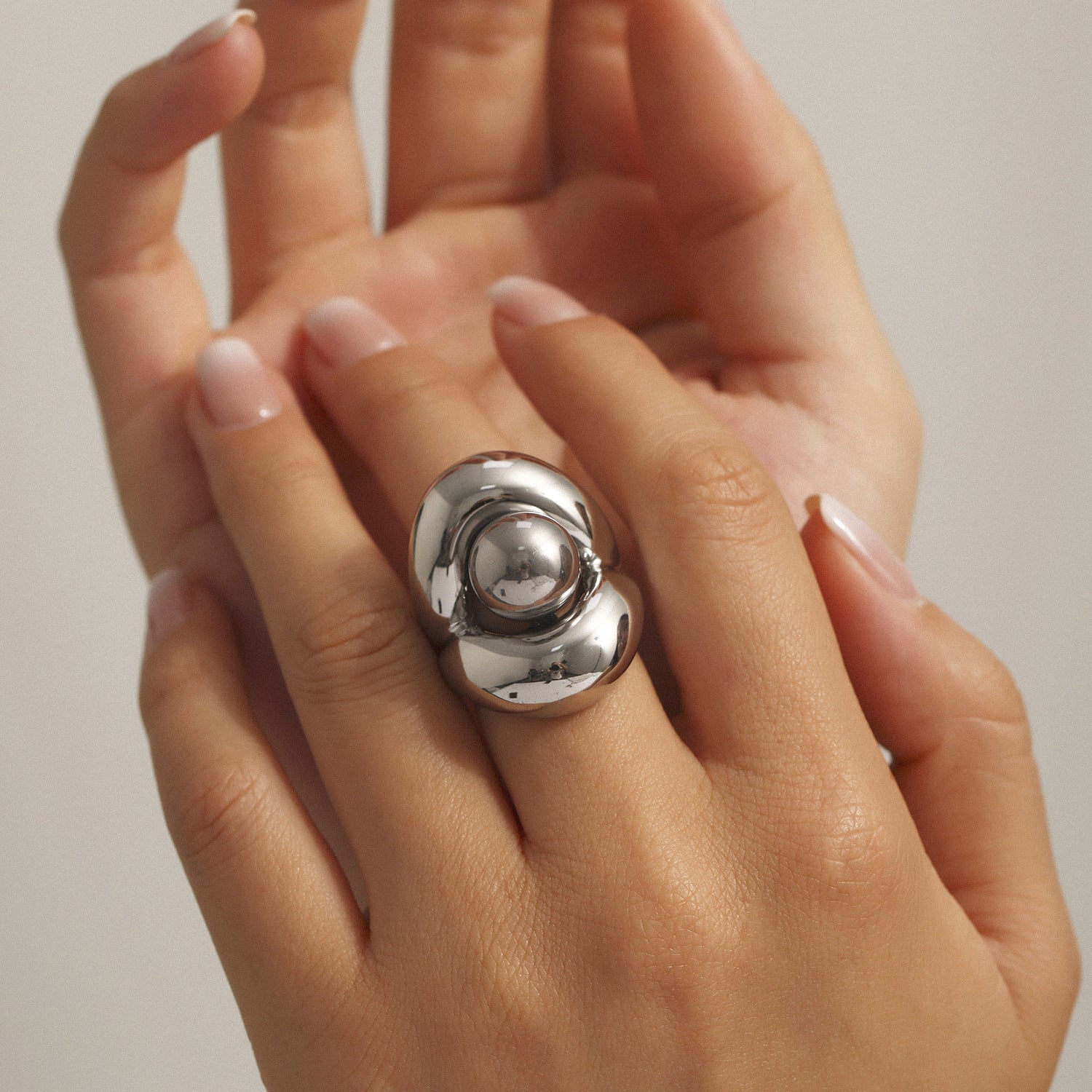 Double-layer electric European and American style round bead ring does not fade stainless steel 18k real gold fashion exaggerated index finger ring