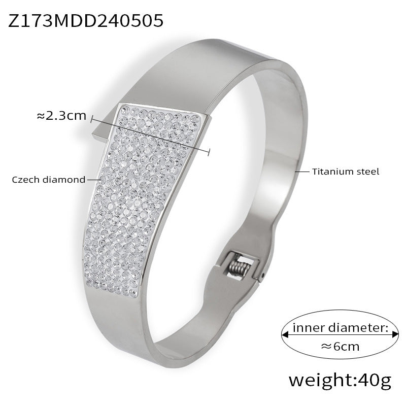 Unique personality, asymmetrical design sense bracelet, geometric hollow shape, titanium steel diamond-encrusted temperament, versatile bracelet pp