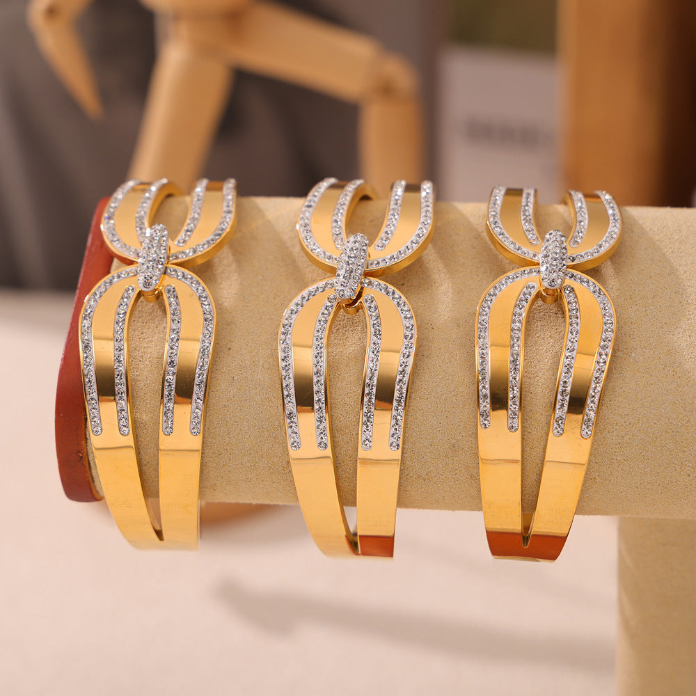 Hot-selling niche elegant temperament versatile double-layer stacked wind jewelry with diamond design titanium steel gold-plated bracelet