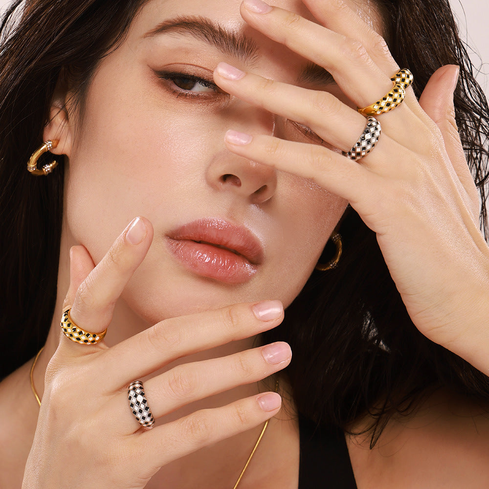 Rhombus checkerboard black and white color matching ring simple stacking niche personalized design ring wholesale 99