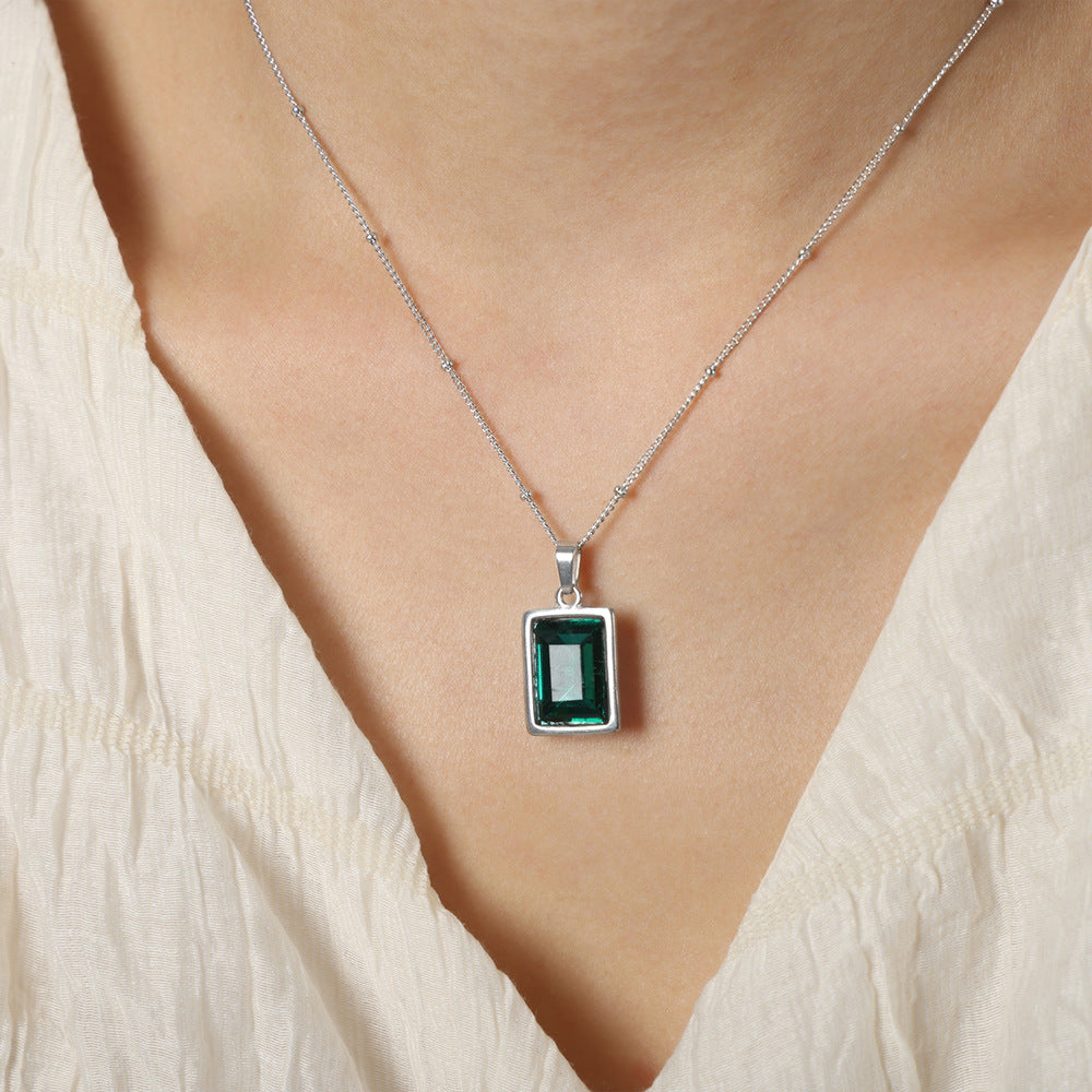 French retro light luxury fashion versatile titanium steel gold-plated geometric square pendant collarbone chain necklace jewelry women