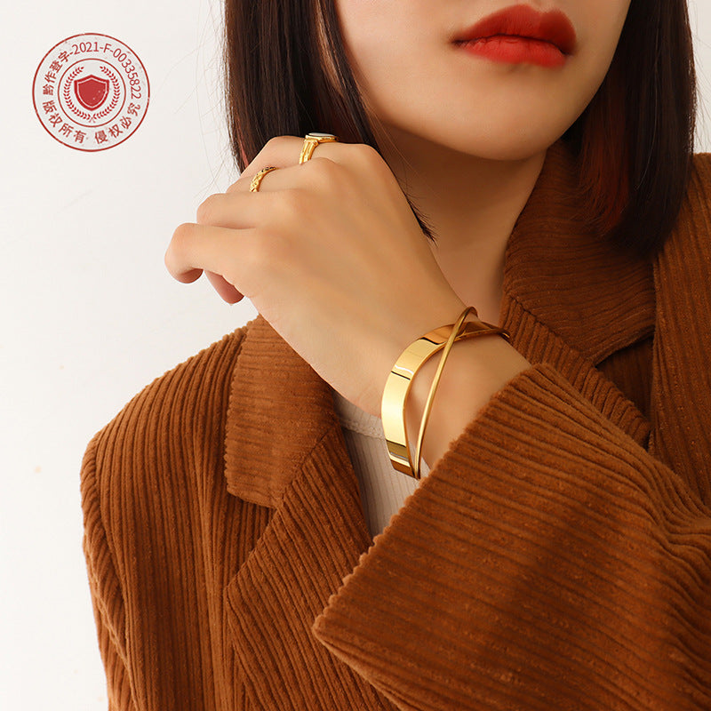 Simple temperament niche cross smooth surface opening bracelet titanium steel plated 18K real gold bracelet women Z19599