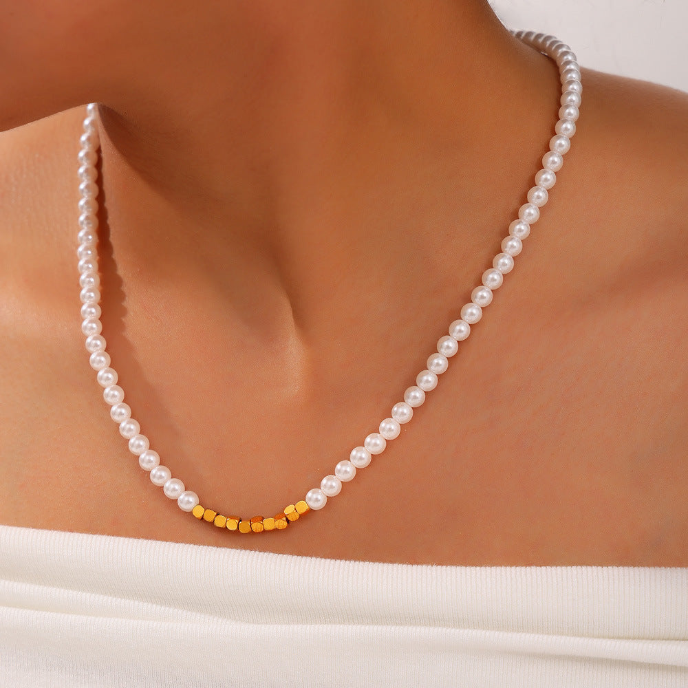 Hepburn style retro light luxury style temperament titanium steel necklace broken silver small rice beads beaded design sense snake bone chain
