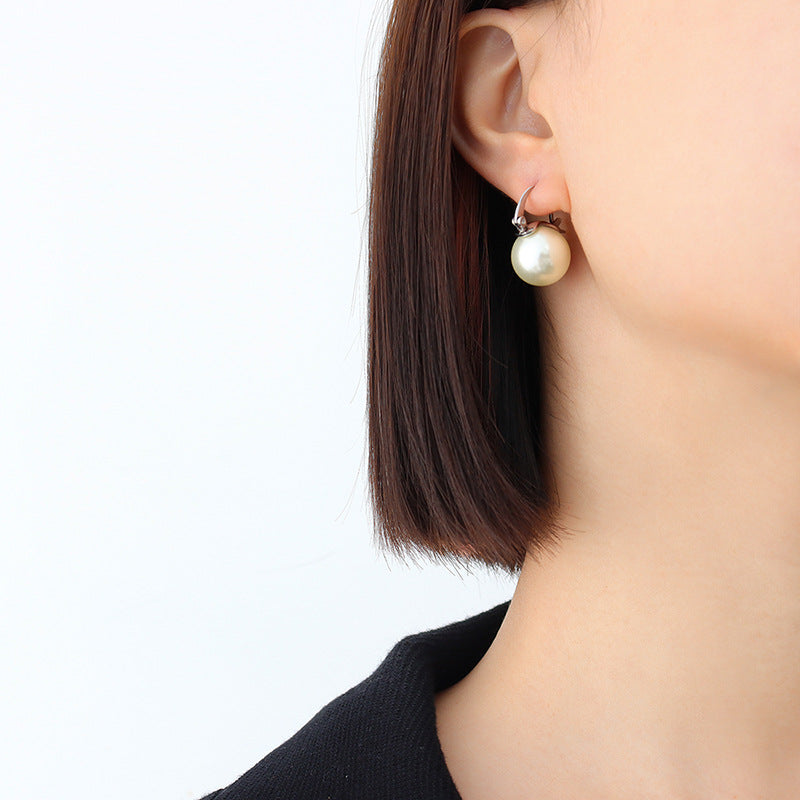 Cold wind light luxury exaggerated imitation pearl earrings women's titanium steel plated 18K real gold ear jewelry F36999