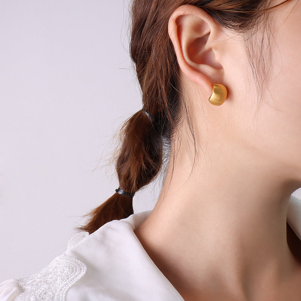 Simple retro style fashionable temperament C-shaped titanium steel plated 18K gold women's earrings stud earrings jewelry