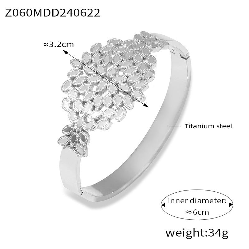 Hot-selling niche fashion simple personalized jewelry geometric small leaf splicing design titanium steel gold-plated bracelet