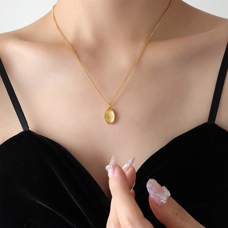 Design Sense Exquisite Geometric Oval Pendant Necklace Versatile Personality Fashion Light Luxury Titanium Steel Gold Plated Clavicle Chain