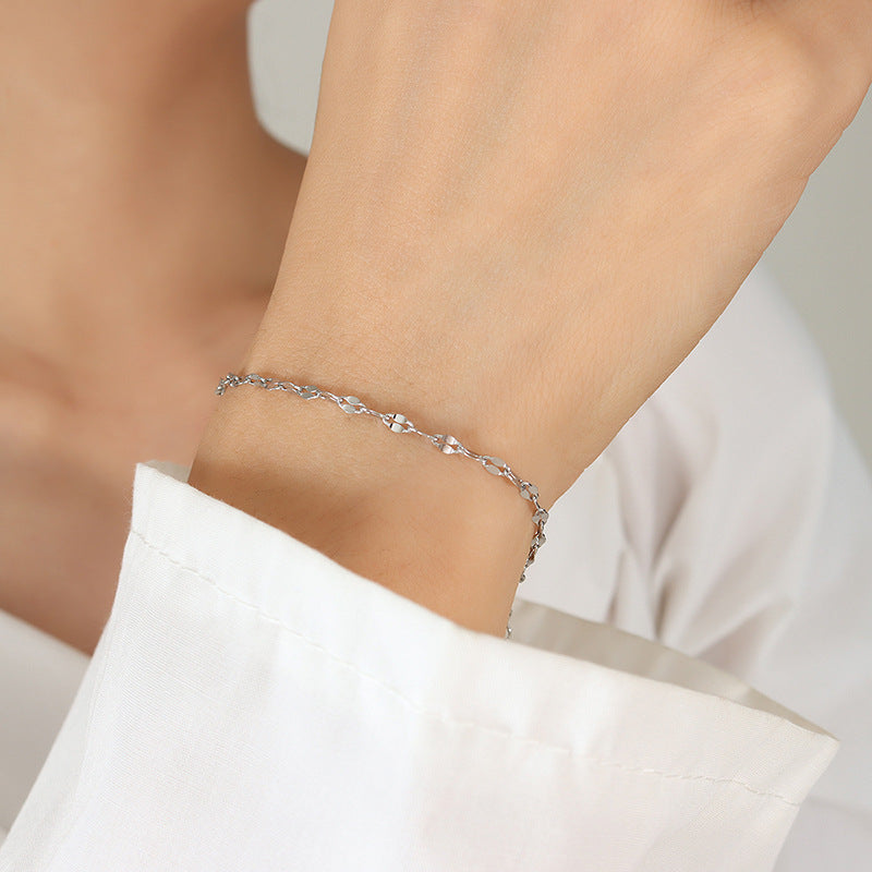 Trendy niche design, simple and fashionable, widened lips, sexy bracelet, titanium steel material, gold-plated non-fading E101