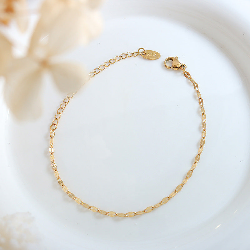 Trendy niche design, simple and fashionable, widened lips, sexy bracelet, titanium steel material, gold-plated non-fading E101