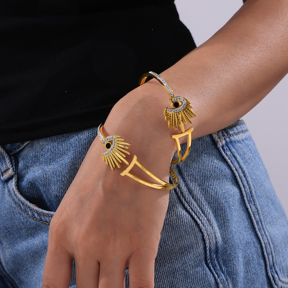 Retro niche unique personality eye shape jewelry diamond design titanium steel gold-plated spring bracelet pp