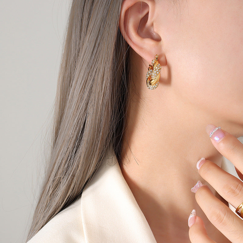 Stylish and simple U-shaped titanium steel gold-plated zircon twist earrings do not fade light luxury temperament ear jewelry