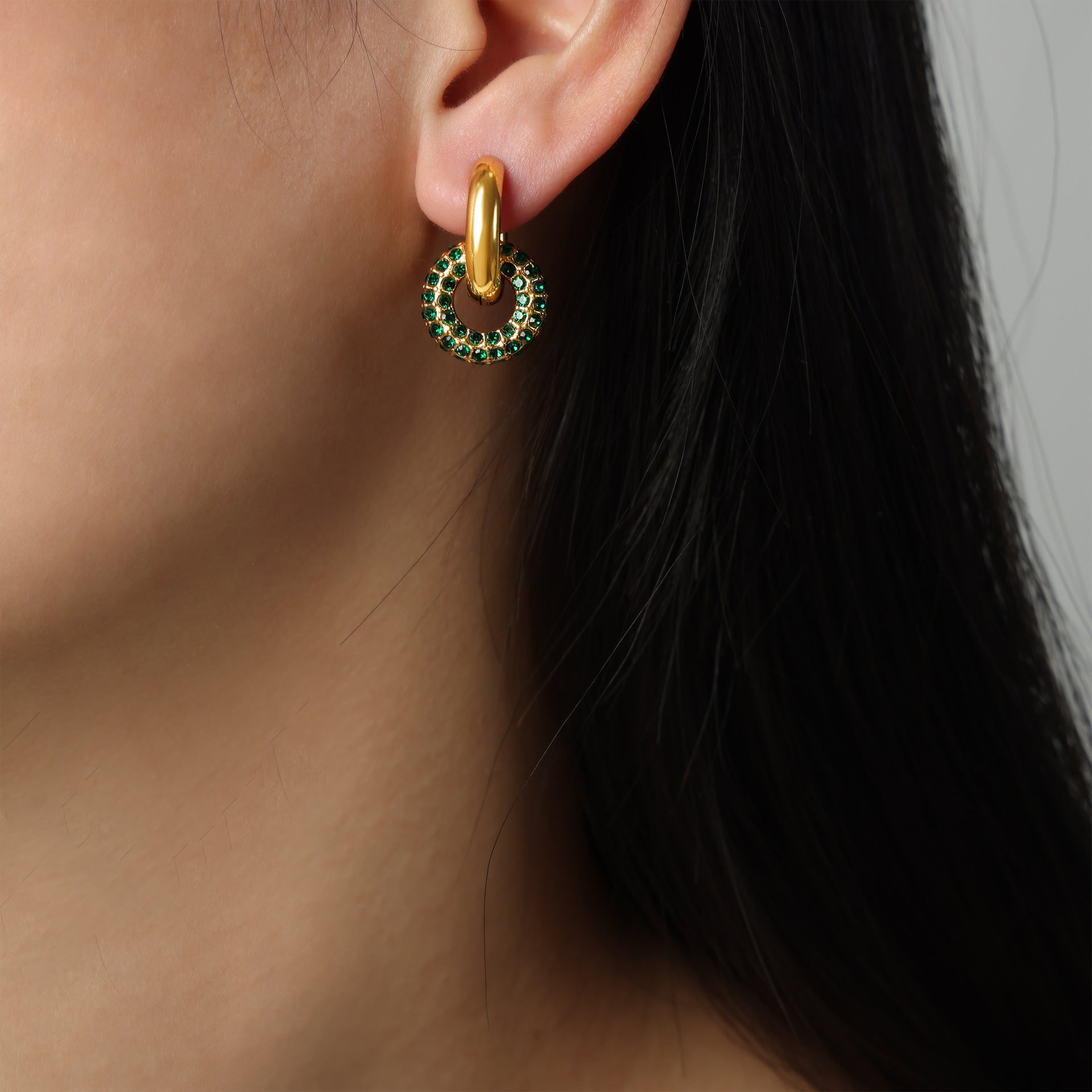 New high-end light luxury personalized fashion retro titanium steel gold-plated diamond round versatile earrings jewelry women 99