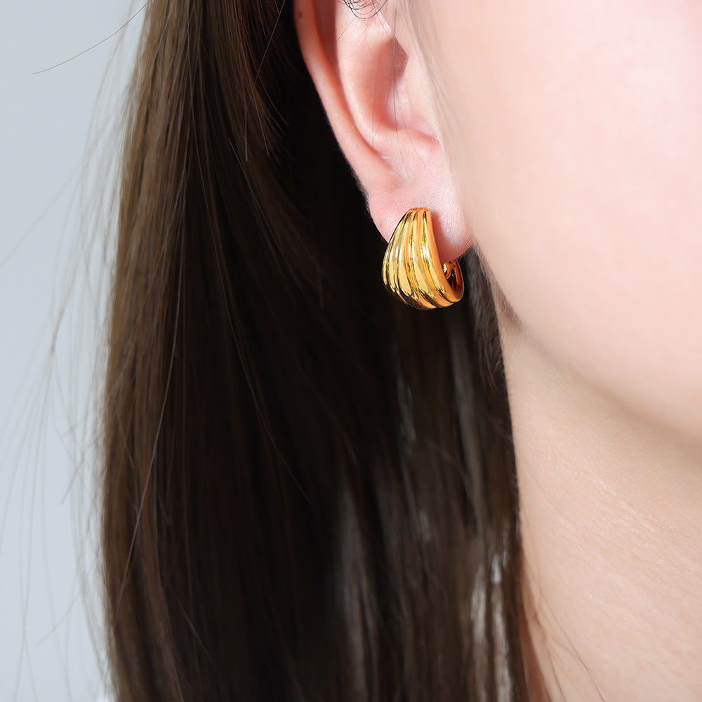 New retro high-end fashion temperament U-shaped earrings titanium steel plated 18K gold earrings jewelry women
