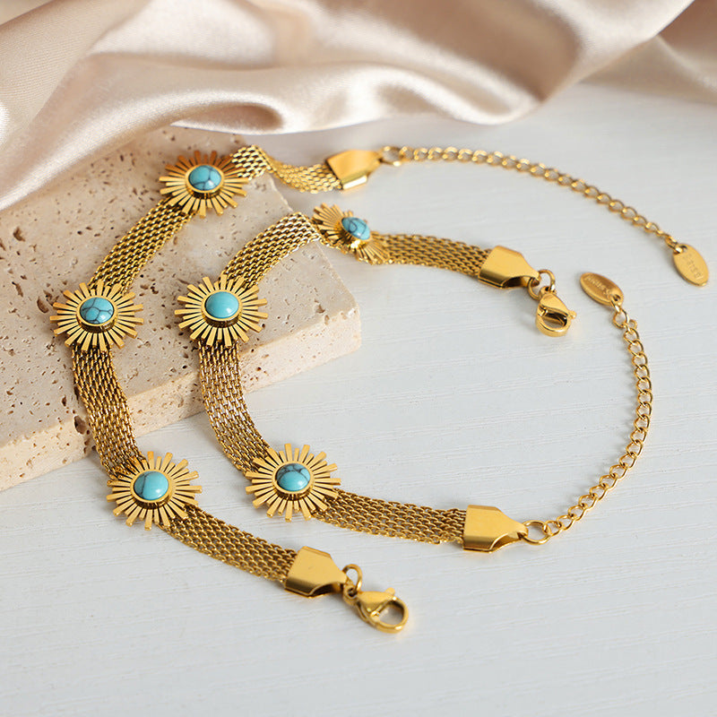 Retro light luxury high-end niche design titanium steel gold-plated flower bracelet fashion personalized jewelry female pp