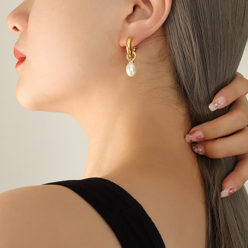 Baroque imitation pearl C-shaped stud earrings European and American personalized earrings Girls jewelry does not fade Titanium steel does not fade earrings