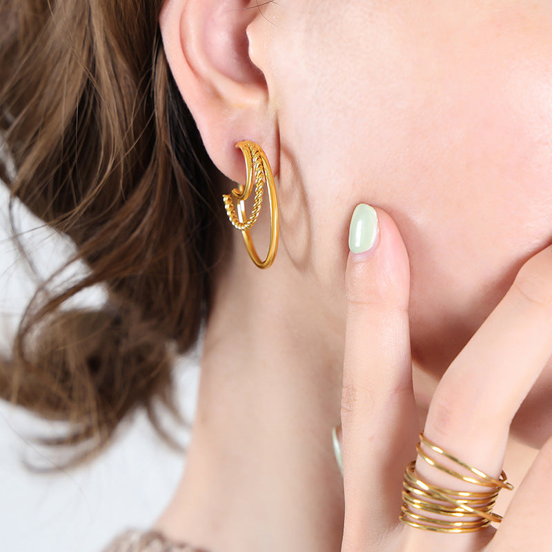 Hot-selling Internet celebrities with the same fashion light luxury niche earrings Titanium steel plated 18K gold versatile C-shaped earrings women's jewelry