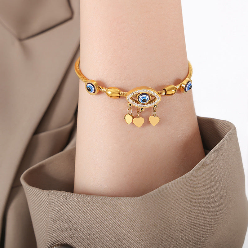 Titanium steel electroplated 18k gold non-fading pendant bracelet female, new retro heart-shaped pendant bracelet wholesale pp