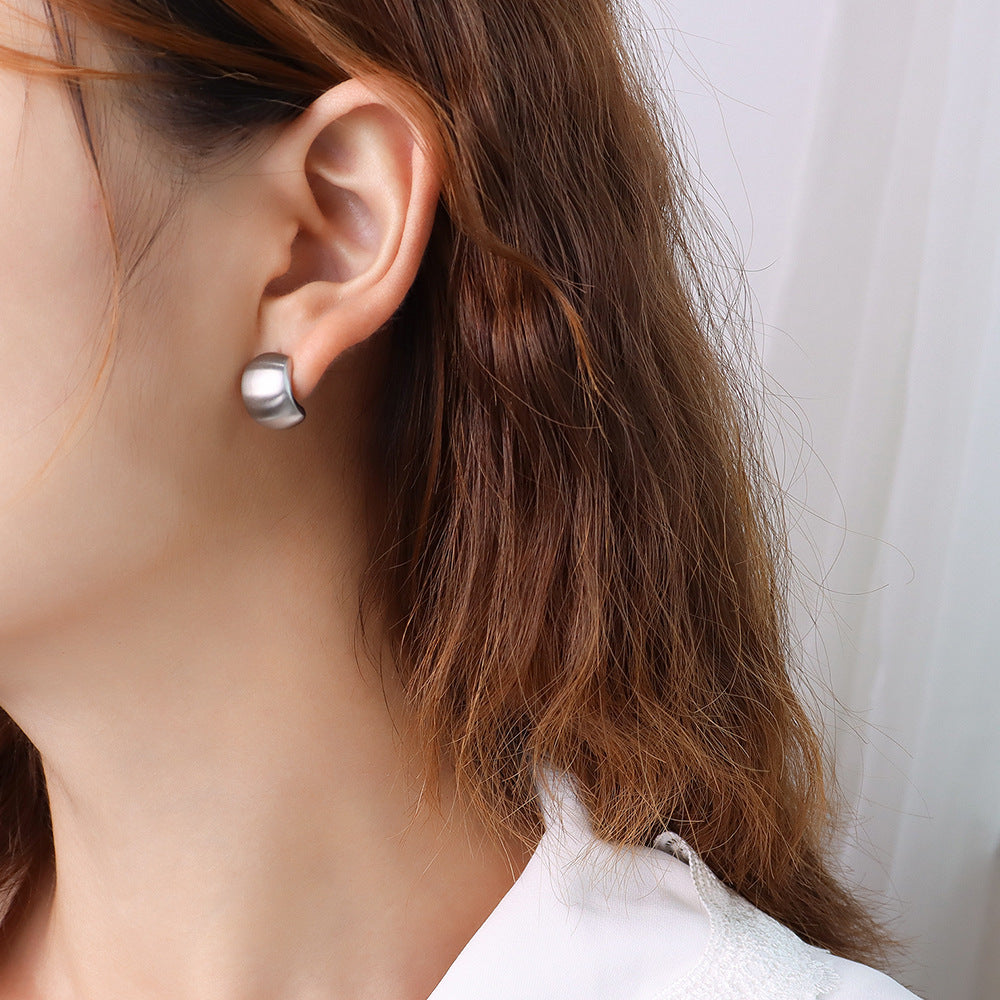 Simple retro style fashionable temperament C-shaped titanium steel plated 18K gold women's earrings stud earrings jewelry