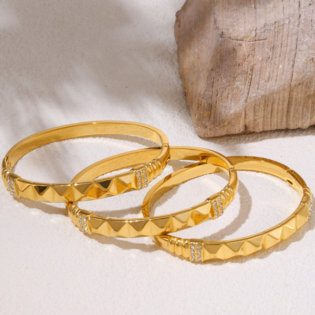 Xiaoxiangfeng rivet rhinestone buckle bracelet stainless steel electroplated 18K real gold spot luxury bracelet