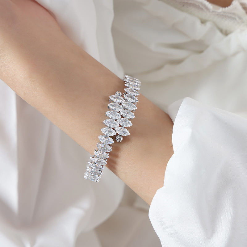 New high-end fashion personalized niche design light luxury inlaid with colored zircon bracelet jewelry women