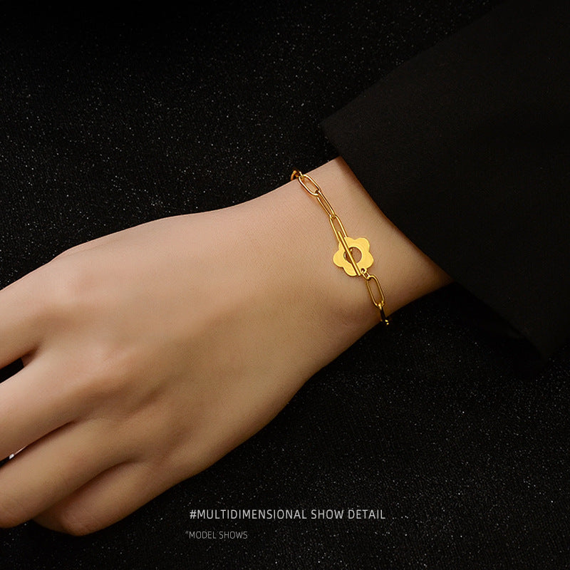Only twenty, the same little Zouju flower versatile bracelet, titanium steel-plated 18K gold jewelry E124.