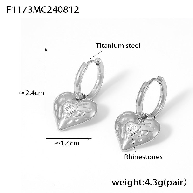 Diamond hammer love earrings 18k plated real gold non-fading heart-shaped titanium steel retro earrings are in stock.
