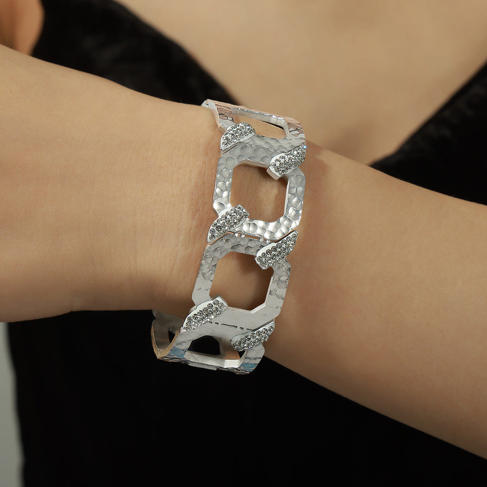 Personalized fashion versatile light luxury new titanium steel gold-plated diamond hollow geometric square bracelet jewelry wholesale