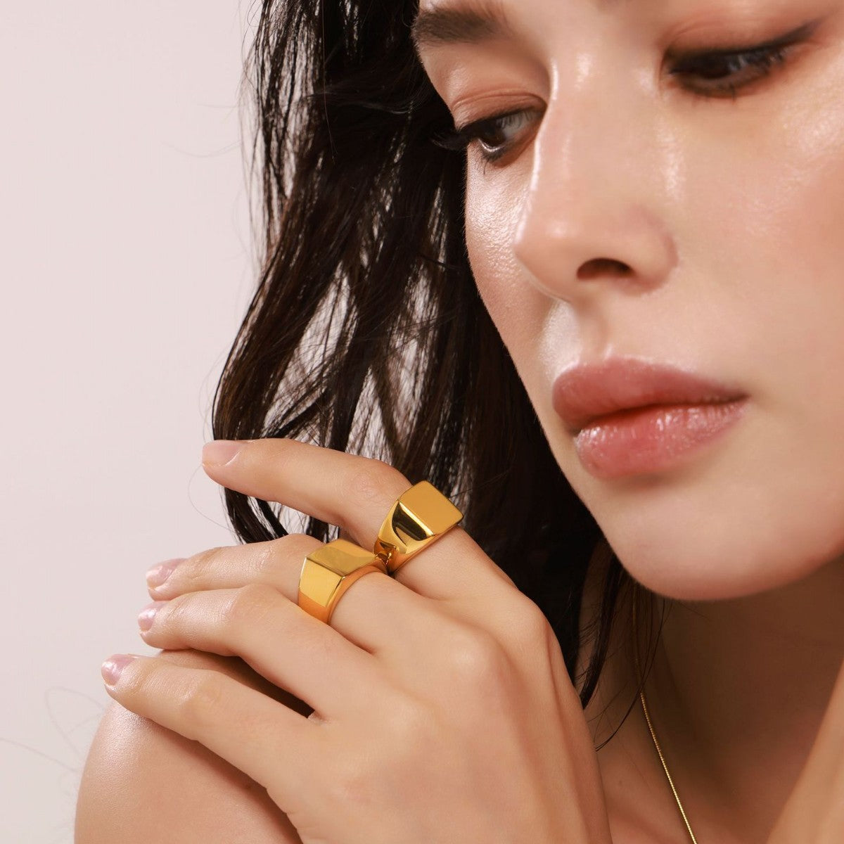 Square smooth titanium steel ring, European and American style simple ring, PVD electroplating 18K real gold, the same for men and women in stock