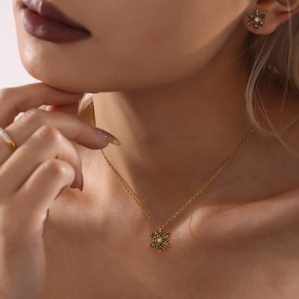 Christmas CNC snowflake super flash zircon pendant collarbone necklace wholesale titanium steel non-fading jewelry women