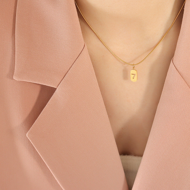 Niche design versatile collarbone necklace lucky 7 tag snake bone chain plated 18K real gold non-fading P476pp